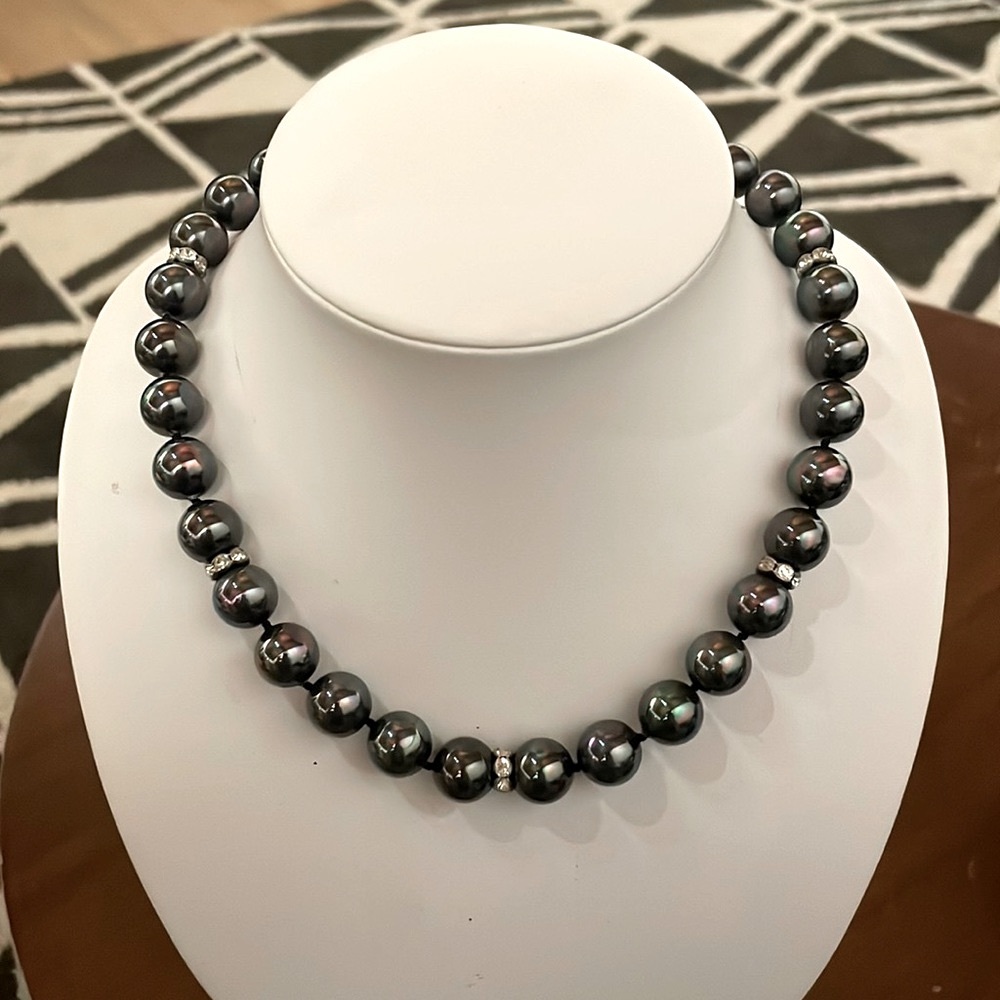Faux black Pearl necklace